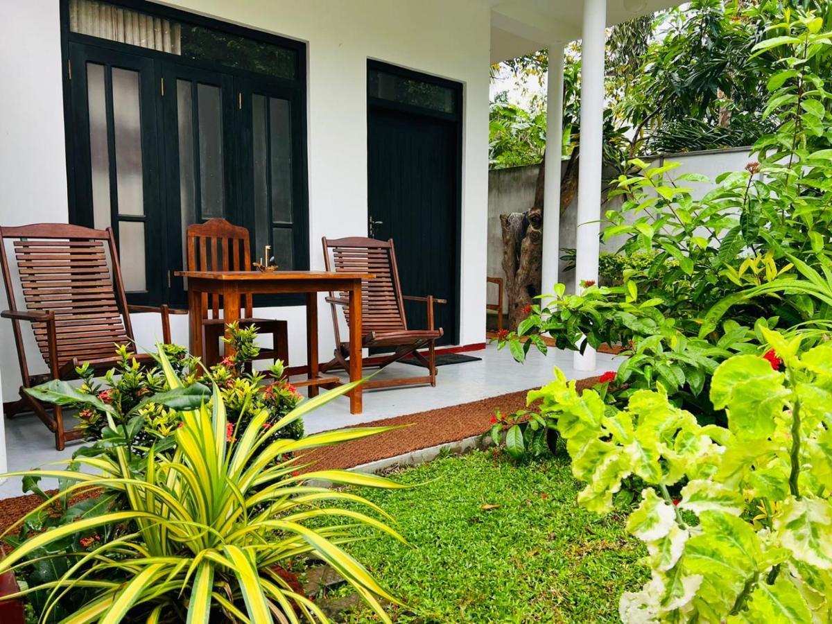Rekawa Turtle Gate Hotel Tangalle Exterior photo